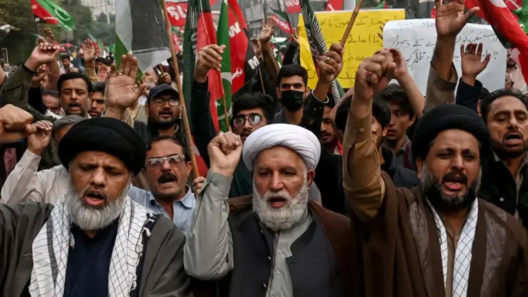 Protests Against Sectarian Clashes in Pakistan