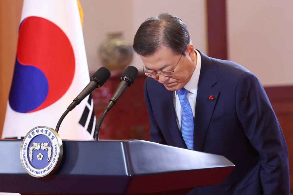 South Korean President Moon Jae-in bows before delivering the New Year's address at the Presidential Blue House in Seoul, South Korea, January 11, 2021.  Yonhap/via REUTERS   ATTENTION EDITORS - THIS IMAGE HAS BEEN SUPPLIED BY A THIRD PARTY. SOUTH KOREA OUT. NO RESALES. NO ARCHIVE.